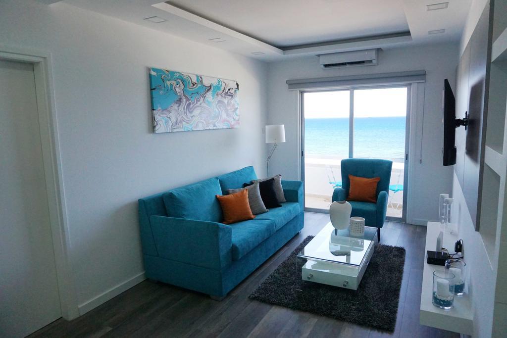 Lazuli Sea View Beachfront Ap 43 لارنكا المظهر الخارجي الصورة